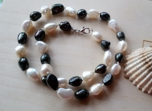 Černobílé říční velké perly, náhrdelník 46 cm