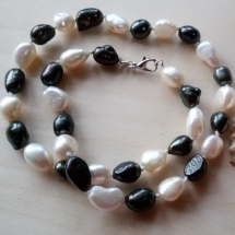 Černobílé říční velké perly, náhrdelník 46 cm