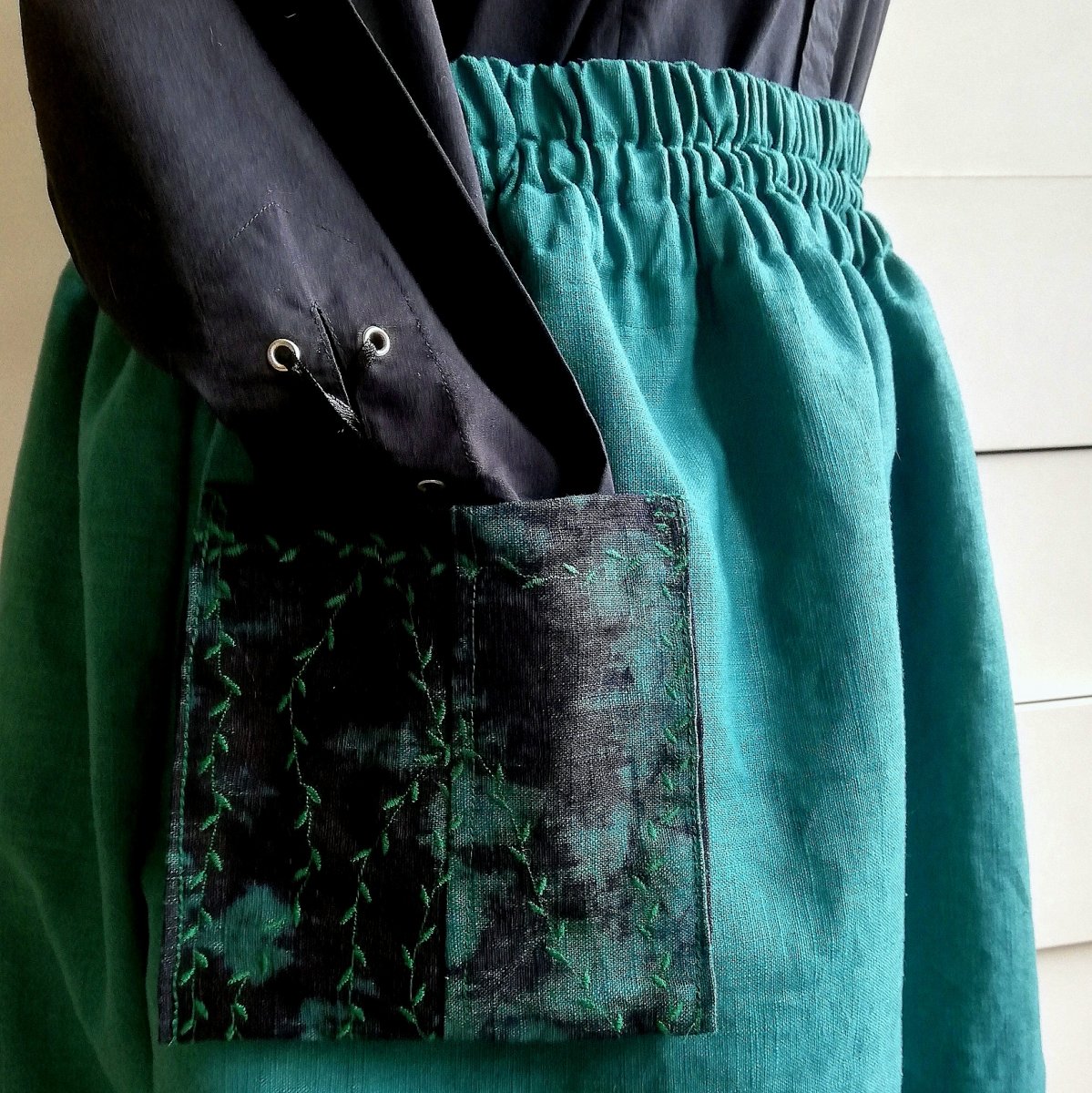 Sukně- len s batikou