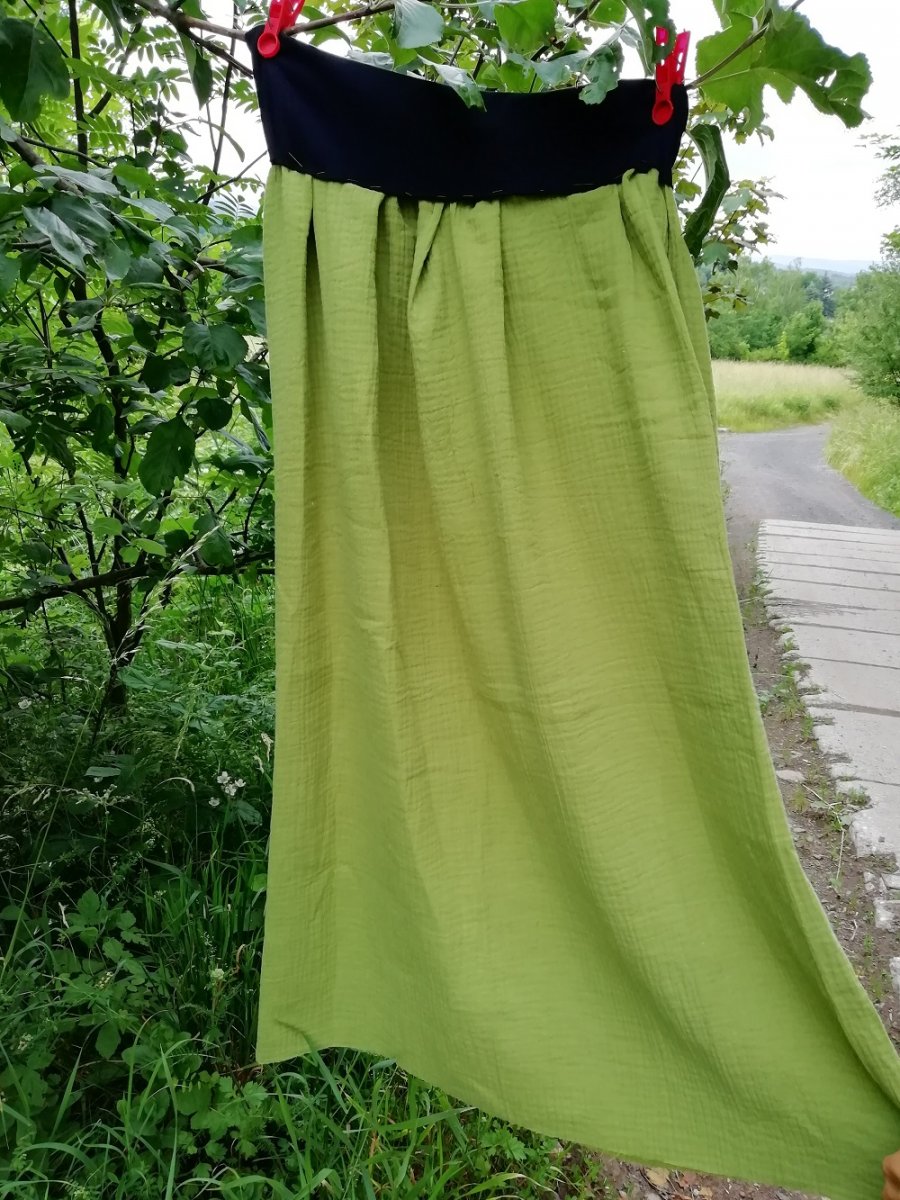 Dlouhá šitá sukně zelená (zelenkavá)  Vel. L, XL 