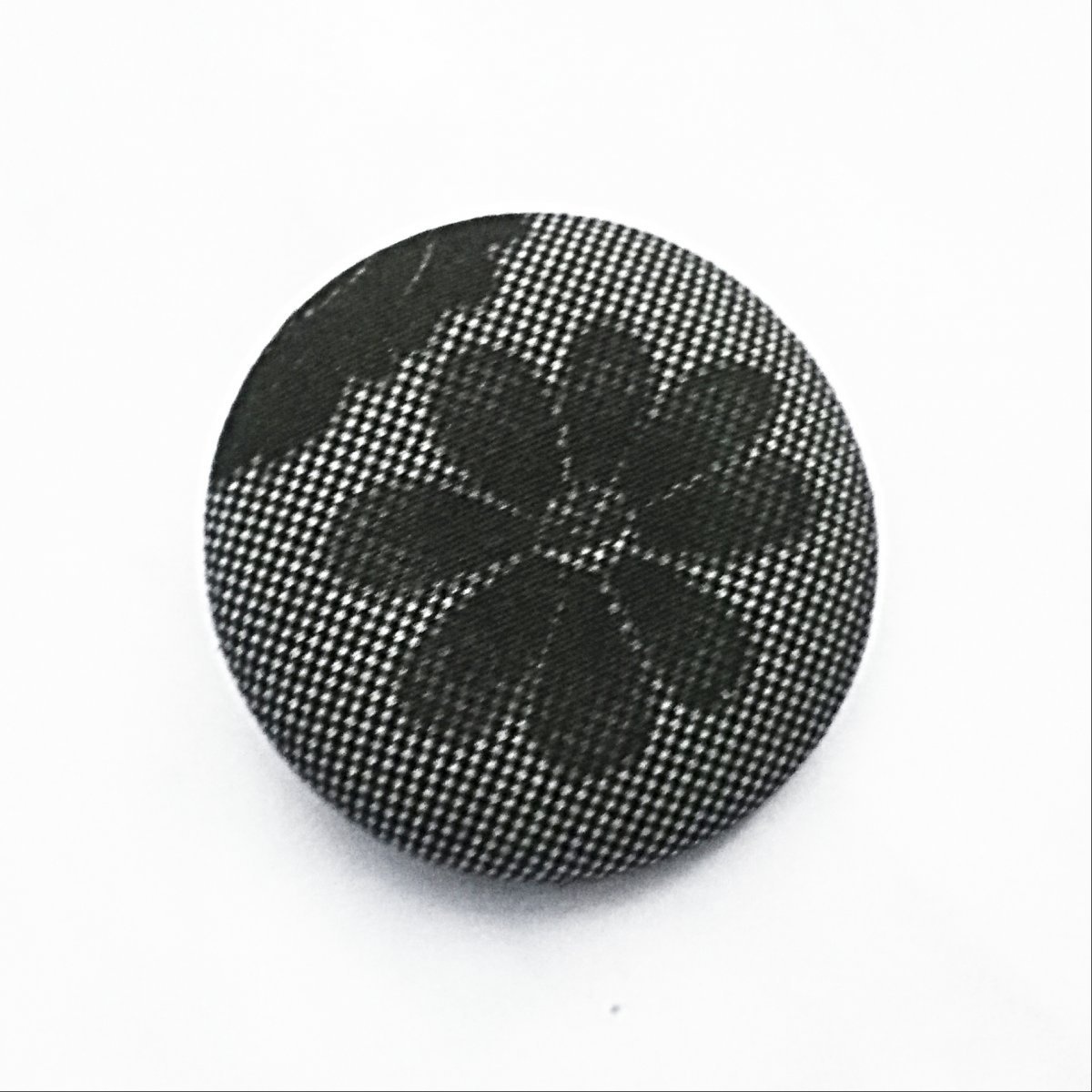 Černý květ – brož