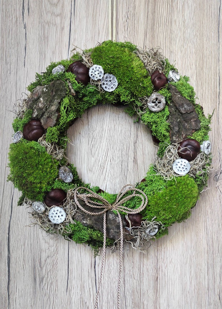 Přírodní mechový věnec s kůrou