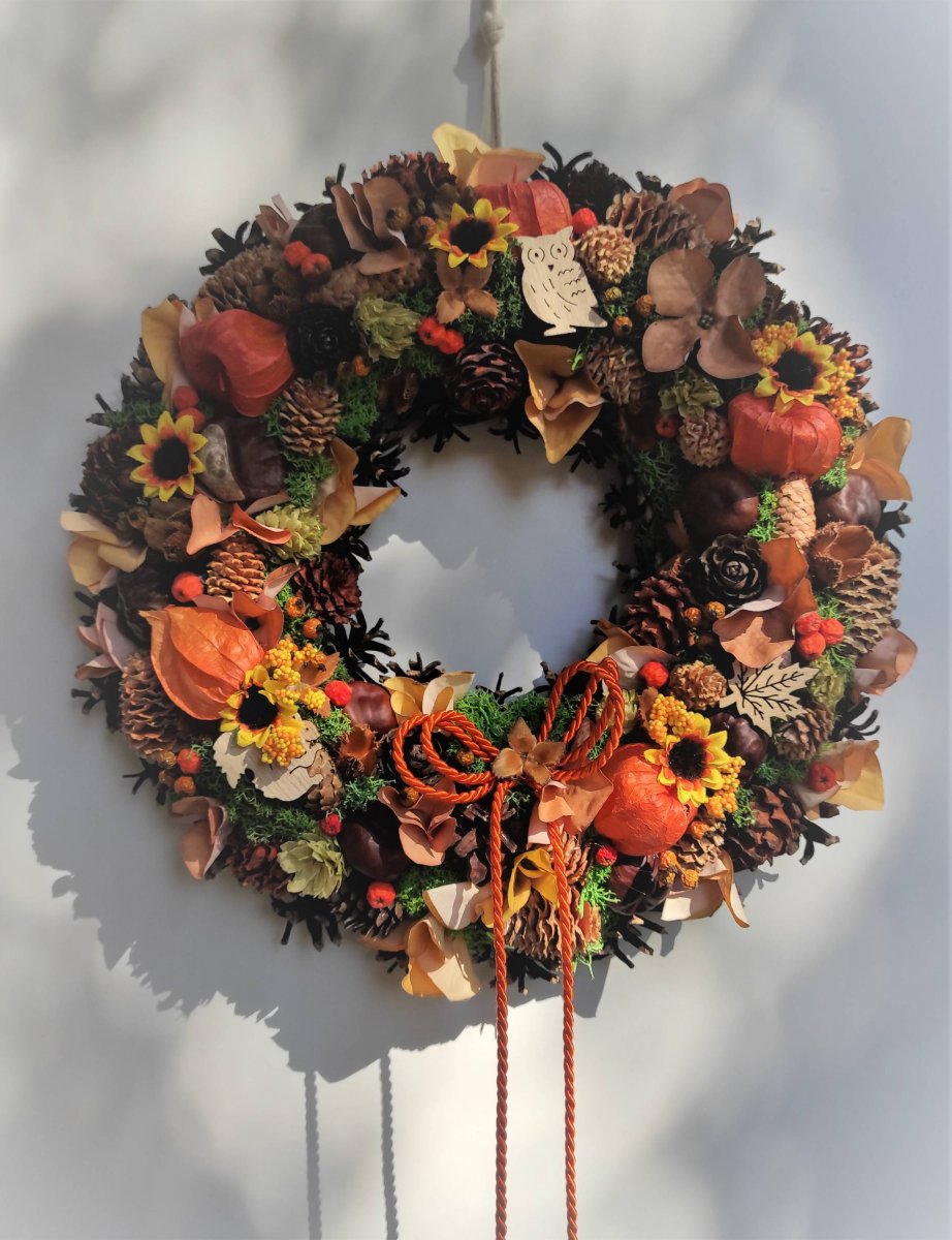 Věnec podzimní s mochyní a slunečnicemi