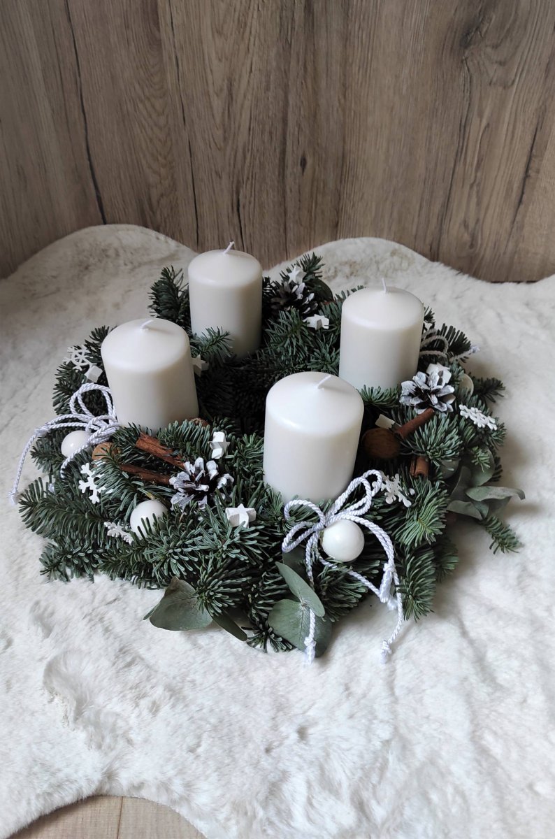 Adventní přírod. věnec do bílé 