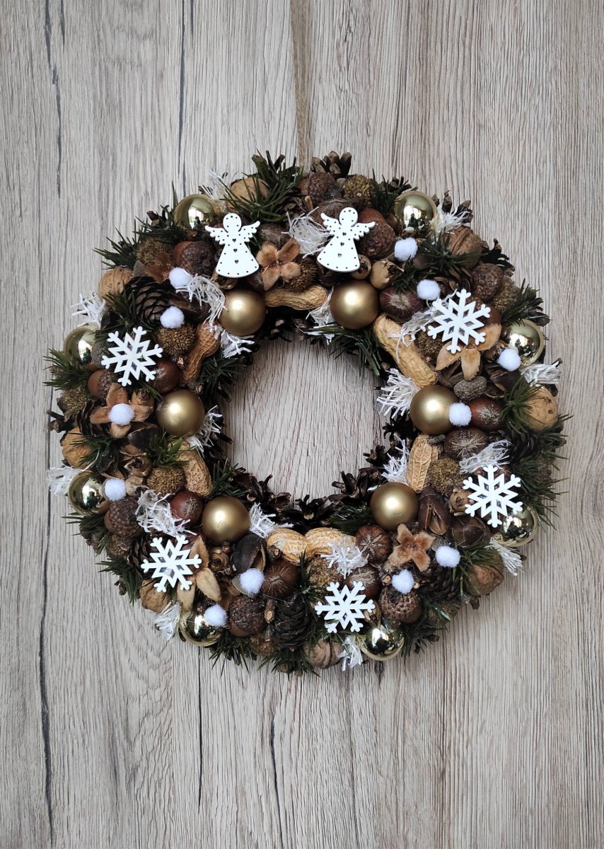 Vánoční věnec do zlatobílé