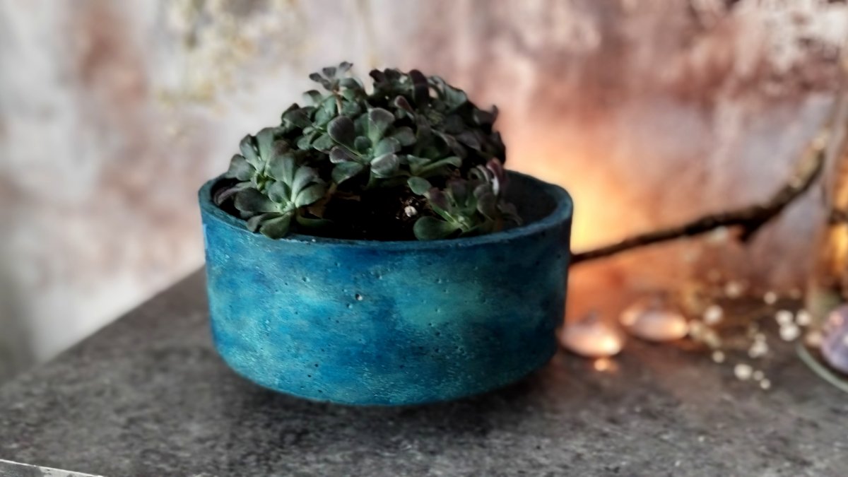 Betonová žardinka " Bouřkové mraky "