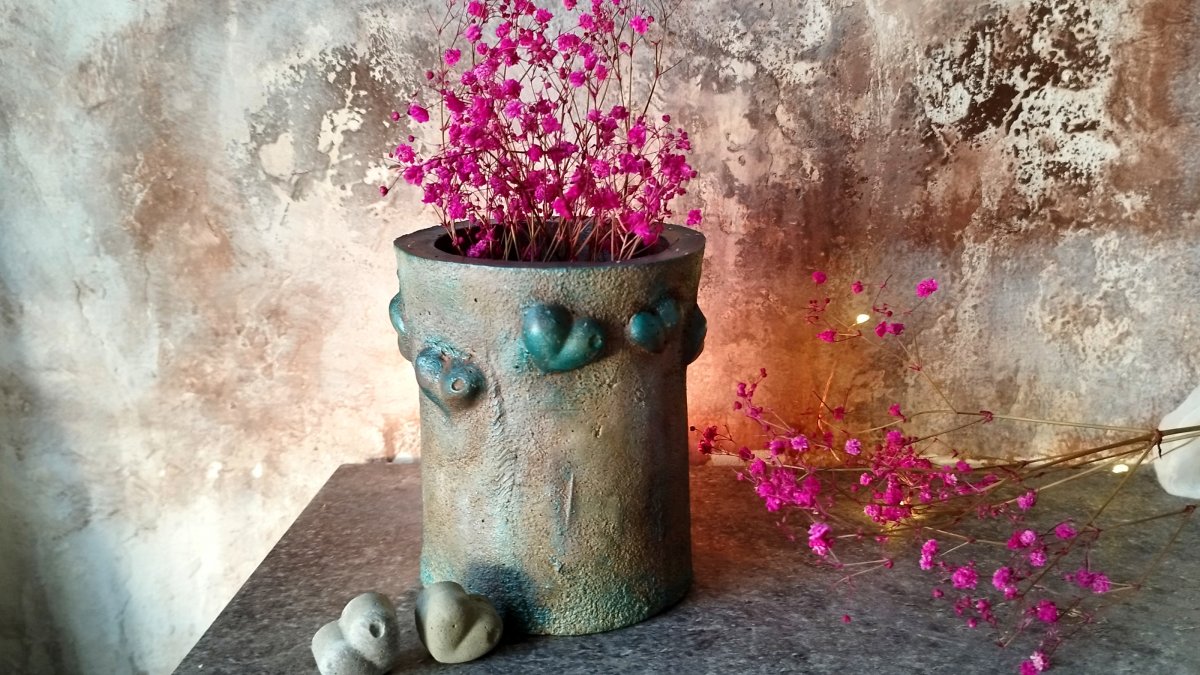 Beton-květináč "3 D srdíčko"