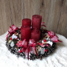 Adventní věnec do červenobílé