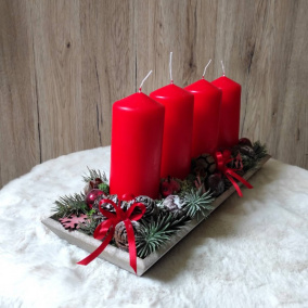 Adventní svícen do červené