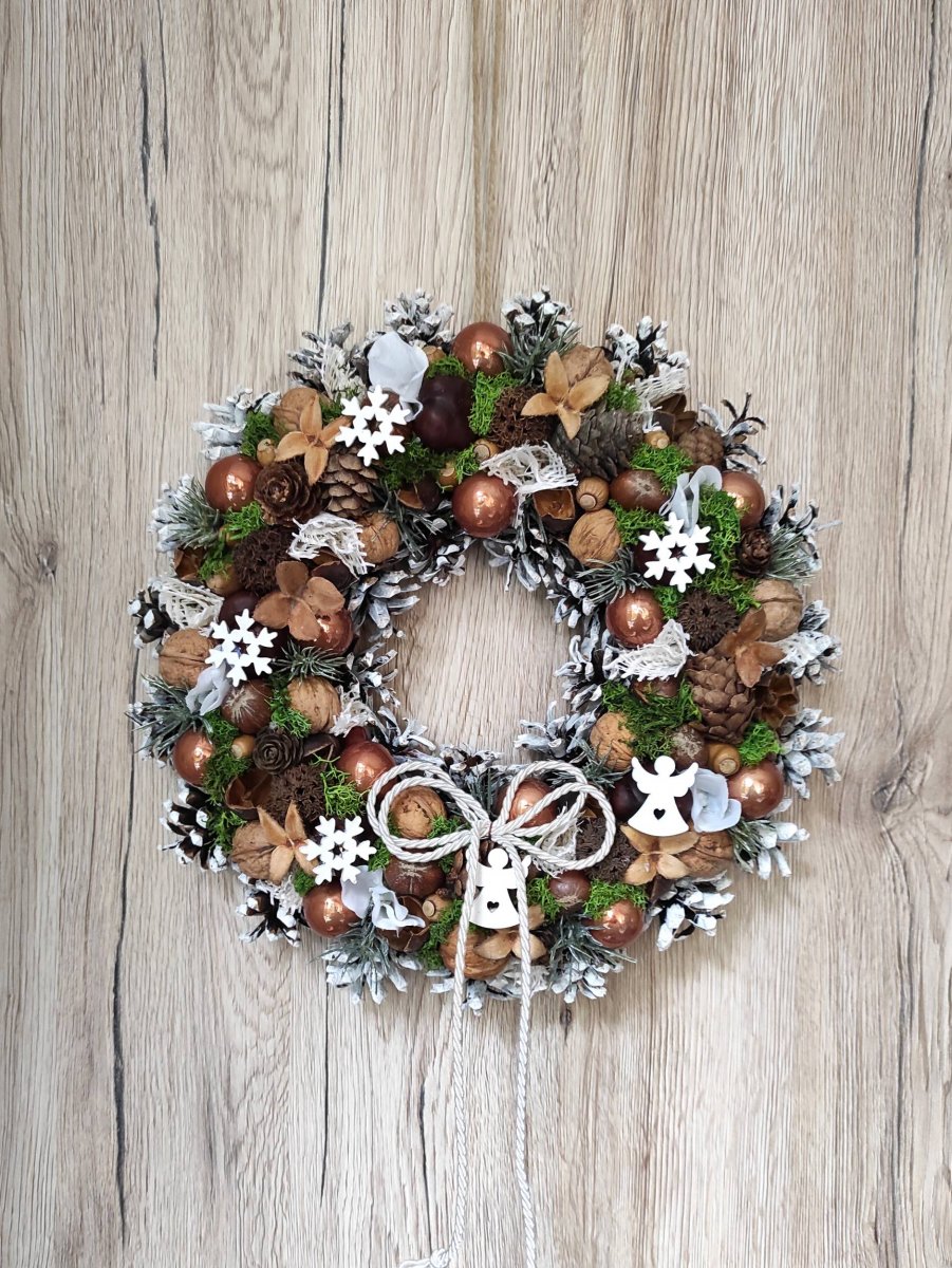 Vánoční věnec do karamelovobílé 