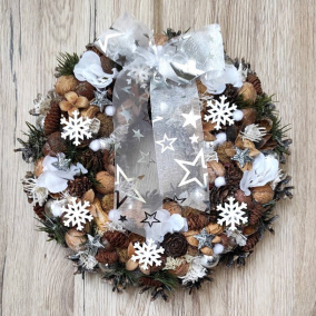 Vánoční věnec do stříbrnobílé