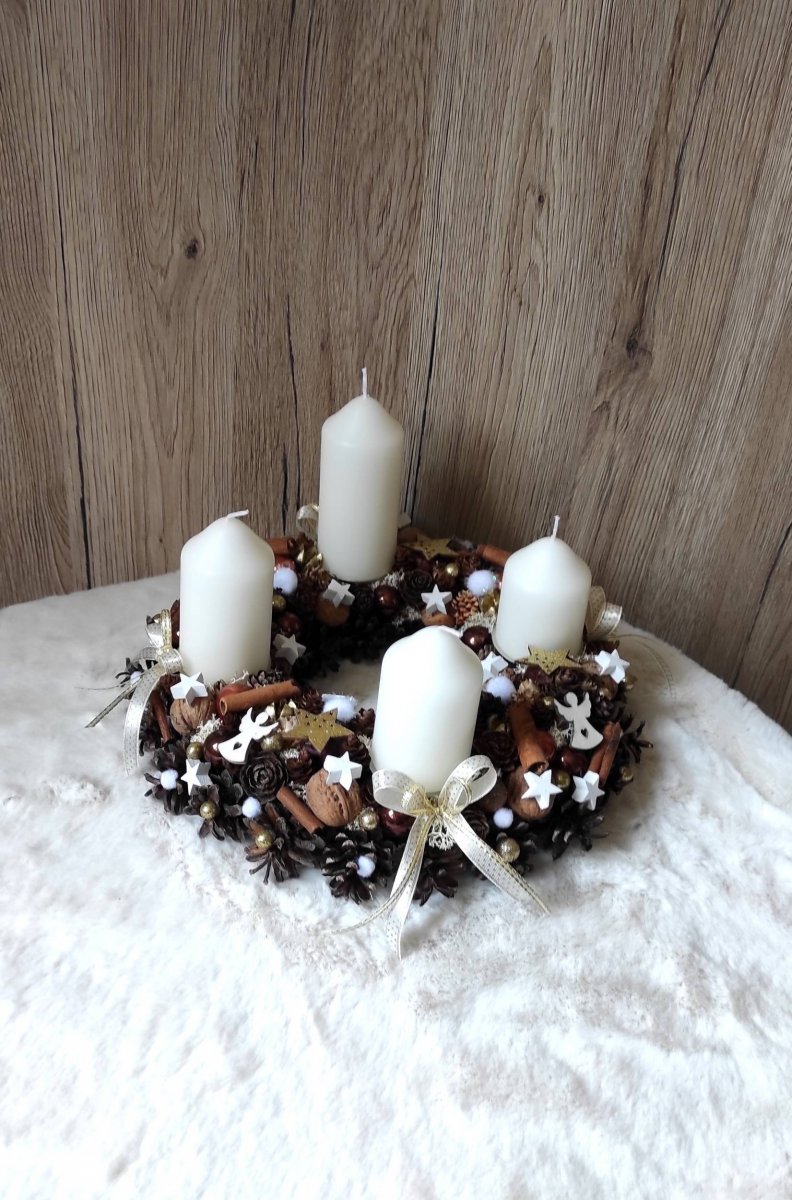 Adventní věnec do zlatobílé