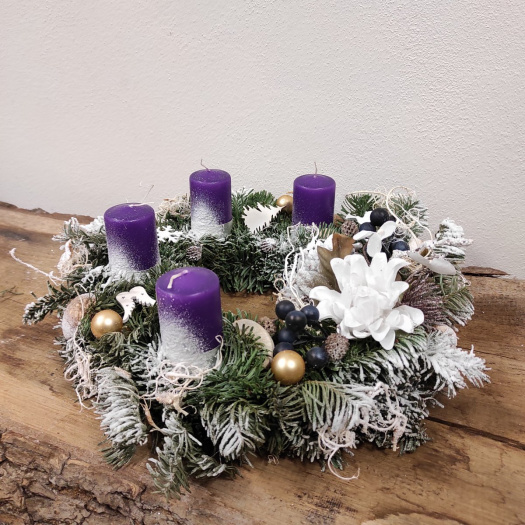  Věnec přírodní adventní z chvojí.