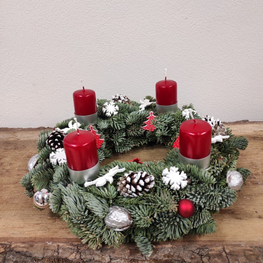  Věnec adventní z chvojí.