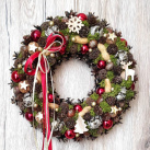 Vánoční věnec do zlatočervené
