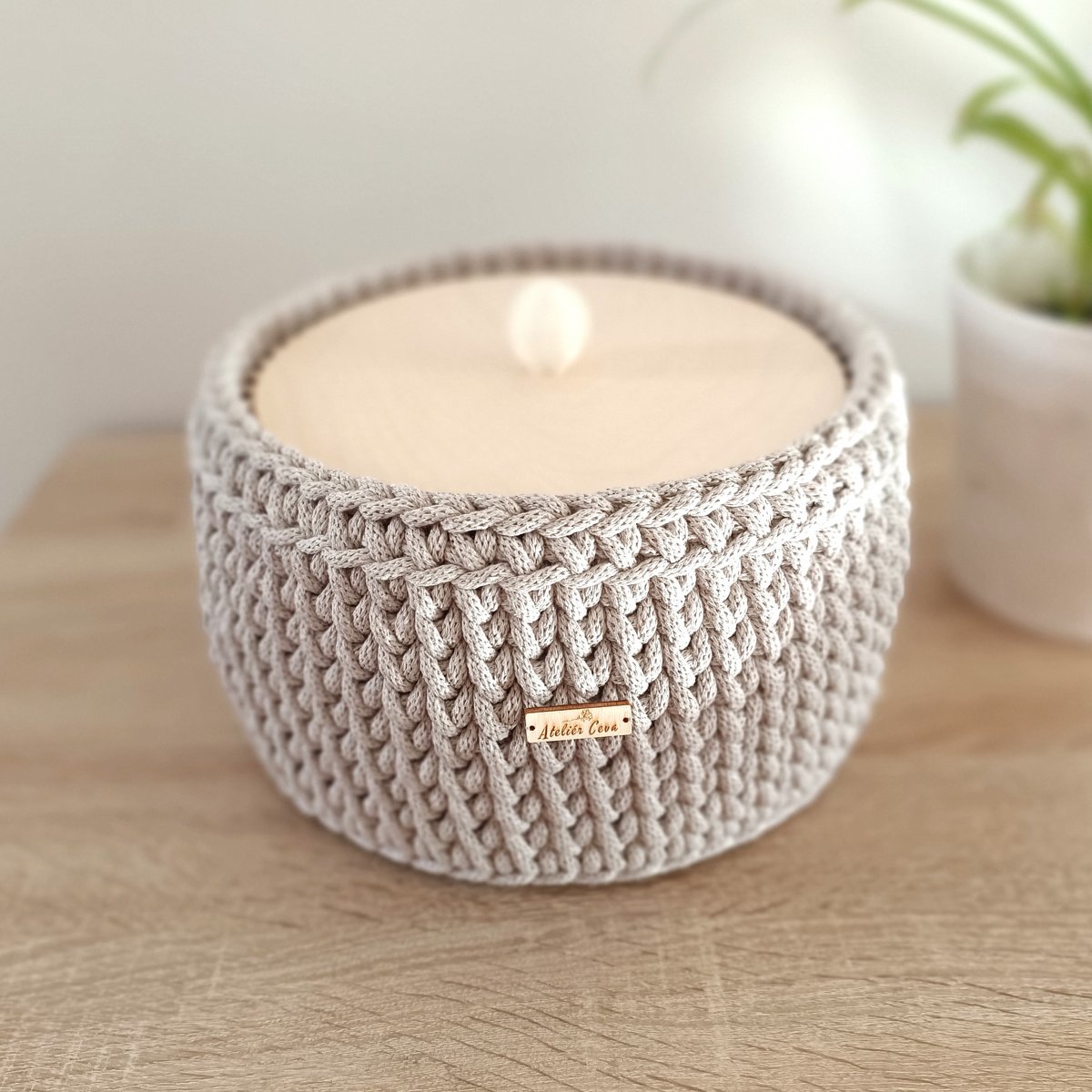 Háčkovaný košík velký s poklopem