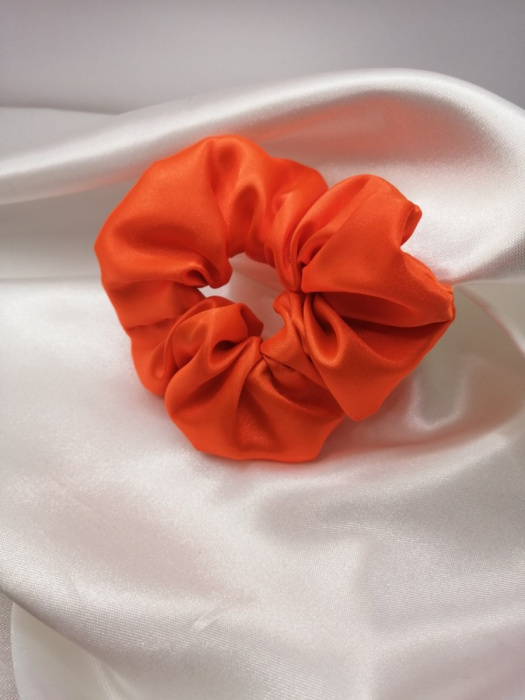 Oranžová scrunchie