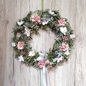 Romantický věnec do bílorůžové