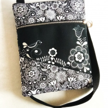 crossbody kabelka s kapsou