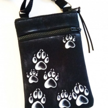 malá crossbody s kapsou-STŘÍBRNÉ PACIČKY PSÍ