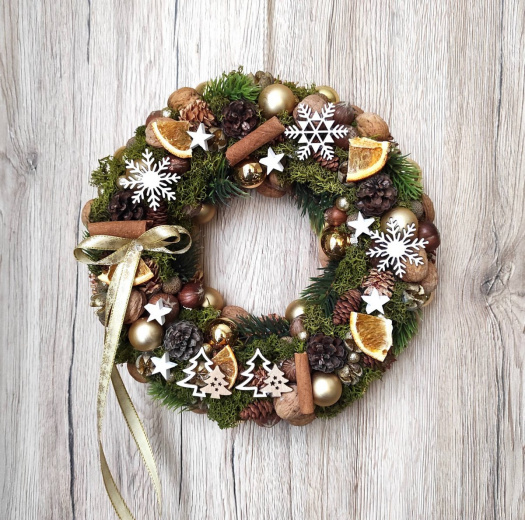 Vánoční věnec do zlatobílé