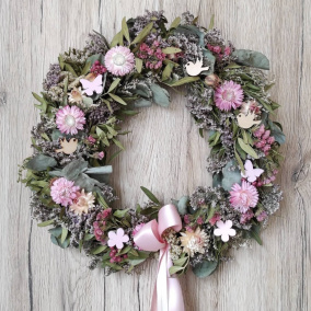 Přírodní jarní věnec do růžové