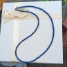 Broušený lapis lazuli 3 mm jemný minerálový náhrdelník