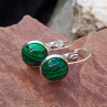 Malachit v elegantních náušnicích