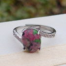 Rubín v zoisitu mezi zirkony stříbrný prstýnek