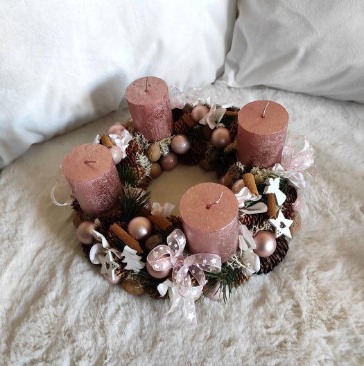 Luxusní adventní věnec do růžové