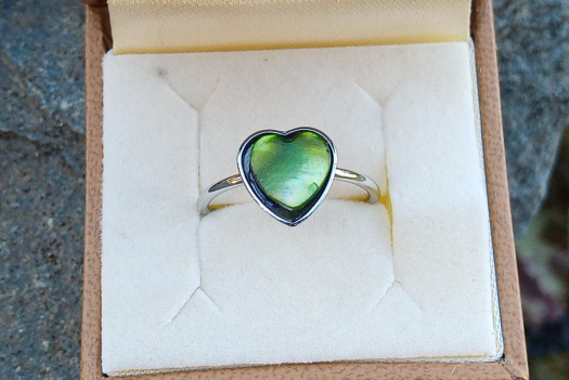 Přírodní perleť ❤️ srdíčko prstýnek z chirurgické oceli