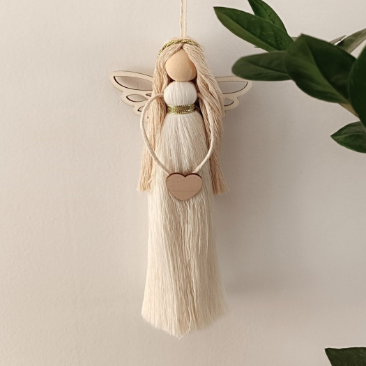 Andělka s čelenkou