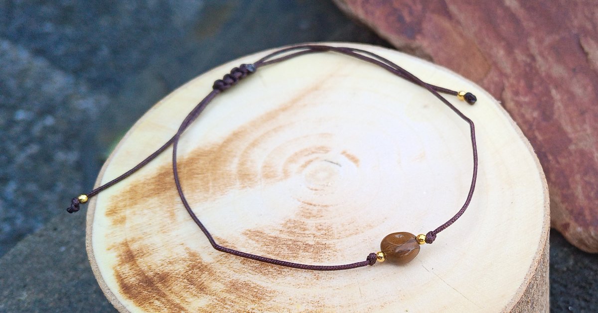 Náramek Tygří oko přírodní kámen stahovací, shamballa styl, nár.75B