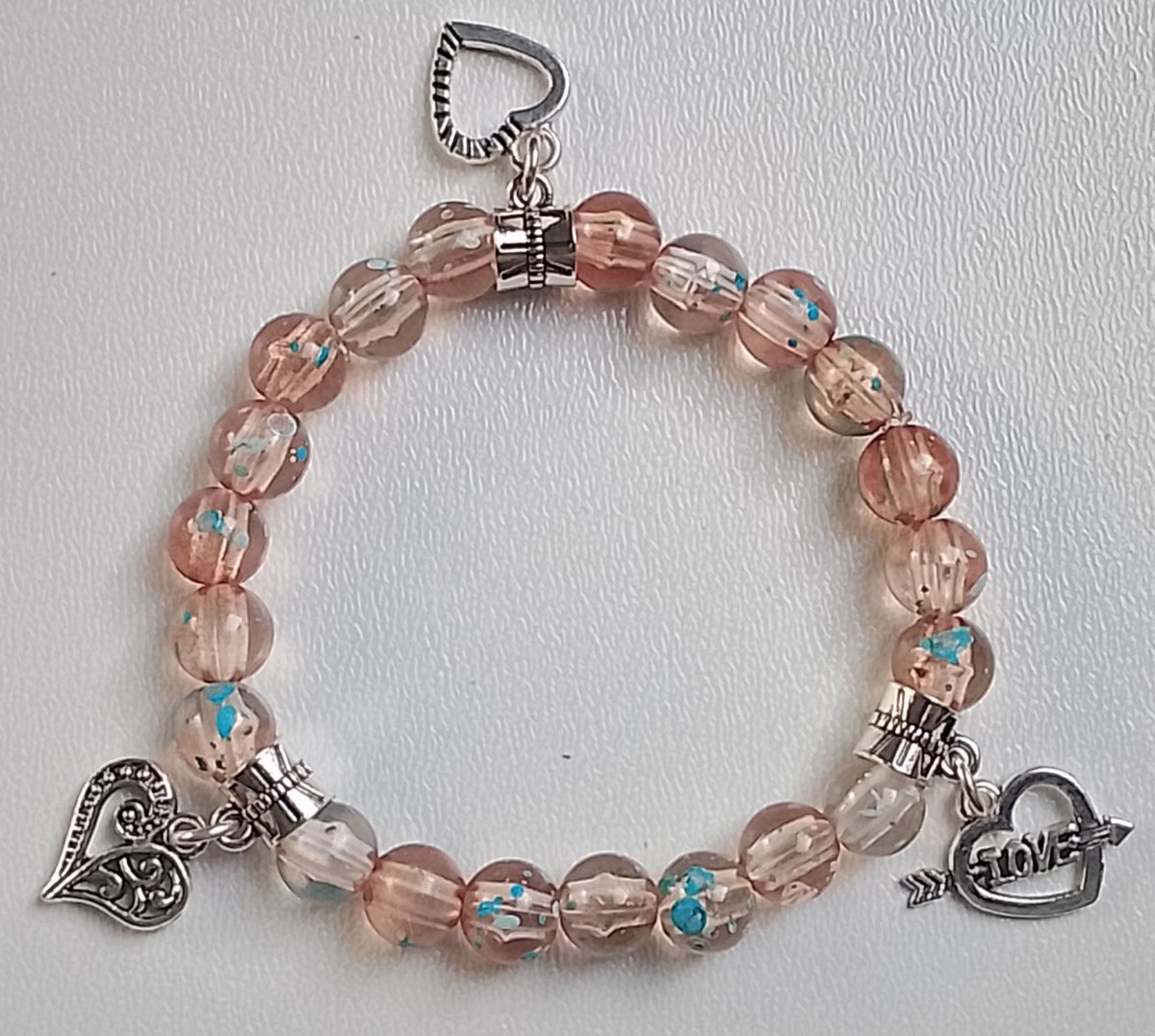 Náramek s přívěsky 