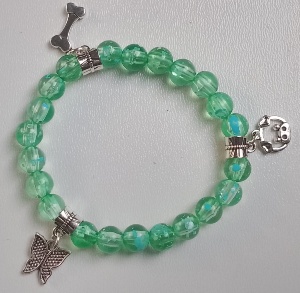 Náramek s přívěsky 