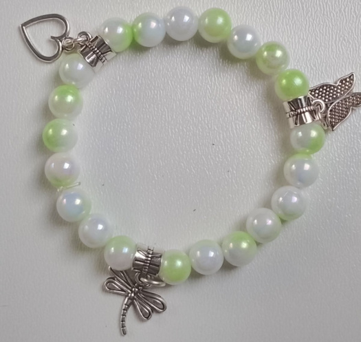 Náramek s přívěsky 