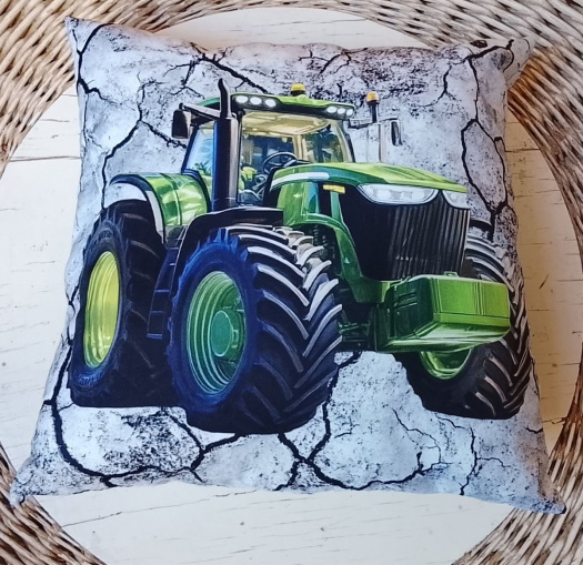 Polštářek traktor na betonu 