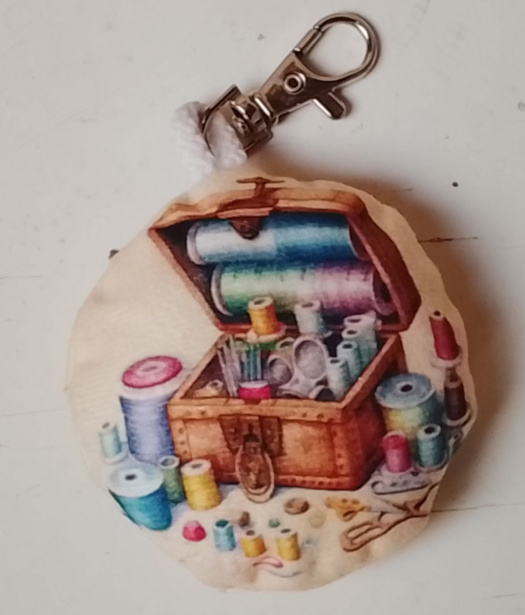 Přívěsek švadlenka 