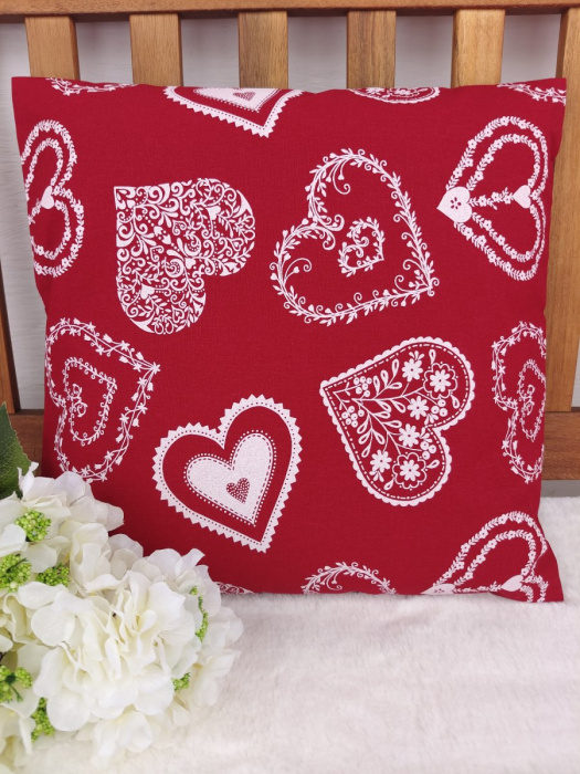Povlak na polštář 40 x 40 cm – Malovaná srdce bílá na červené | Ruční výroba z bavlny