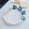 Pružný náramek z říčních perel s abalone perletí