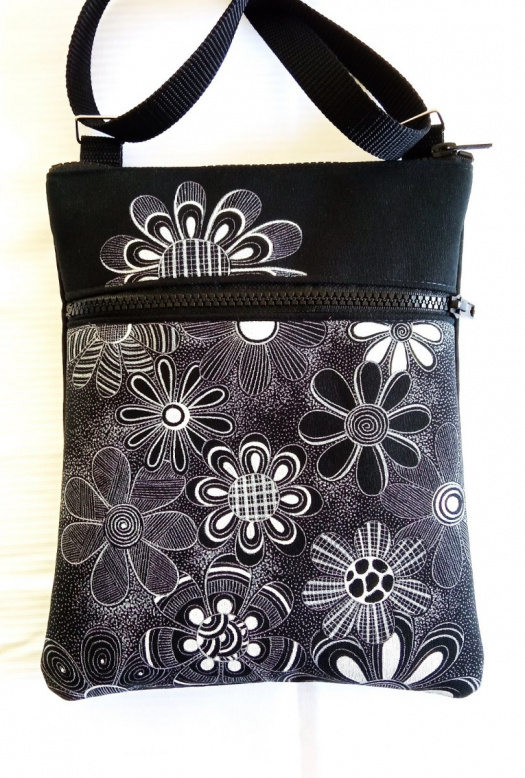 crossbody s kapsou