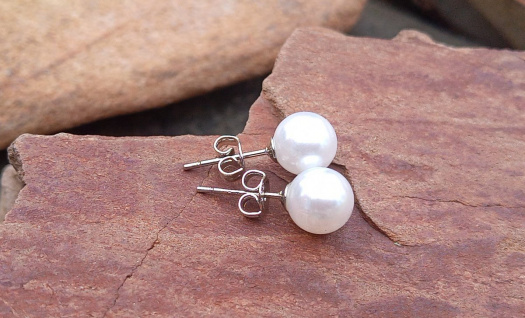 Perlové náušnice: Nadčasová elegance pro váš velký den i všední radosti