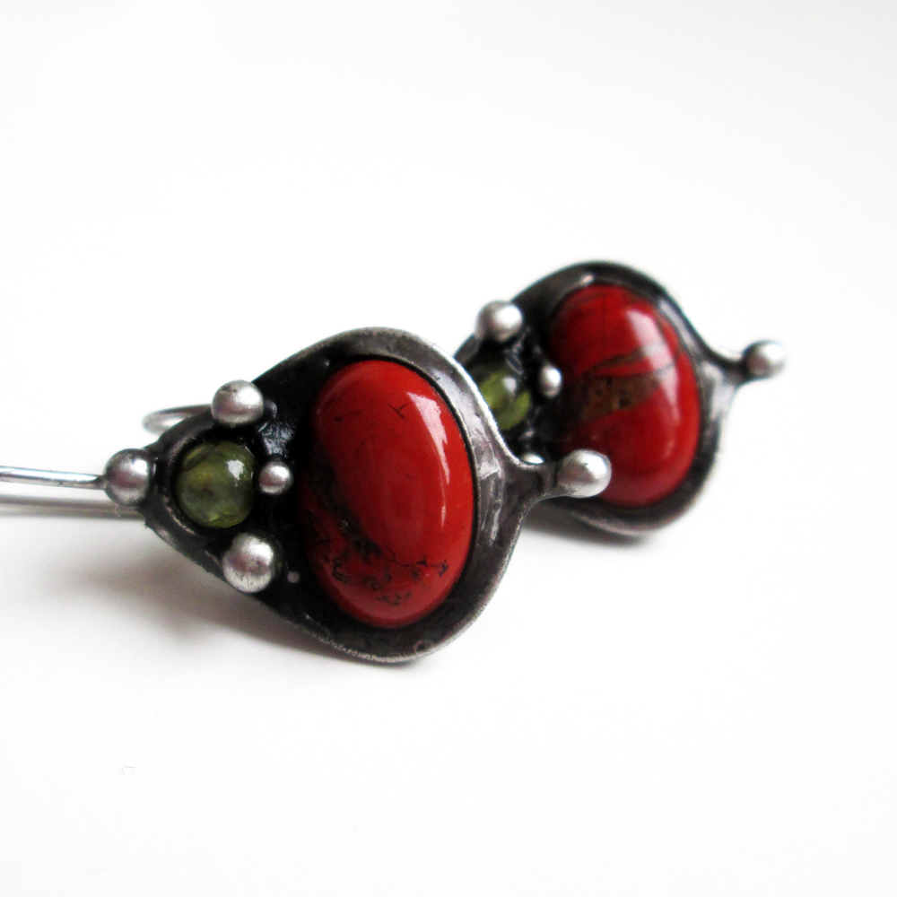 Červený jaspis a olivín