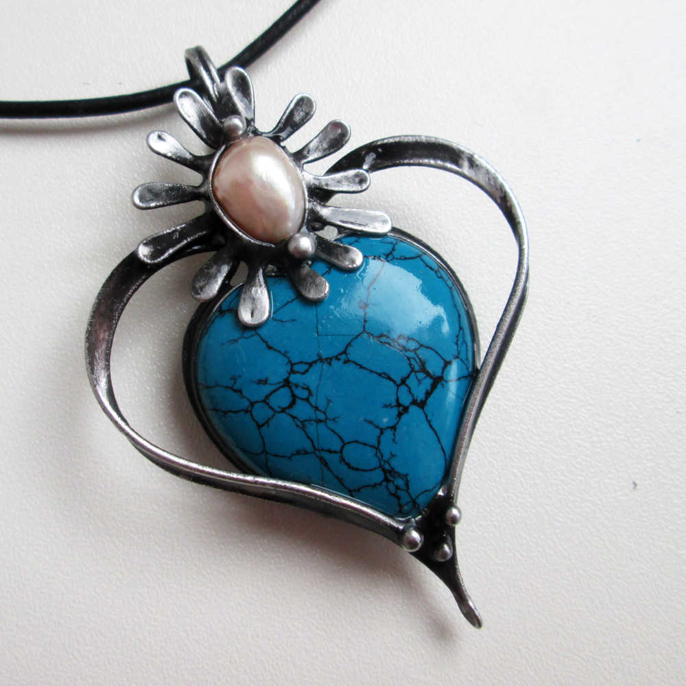 Howlit srdce s perlou