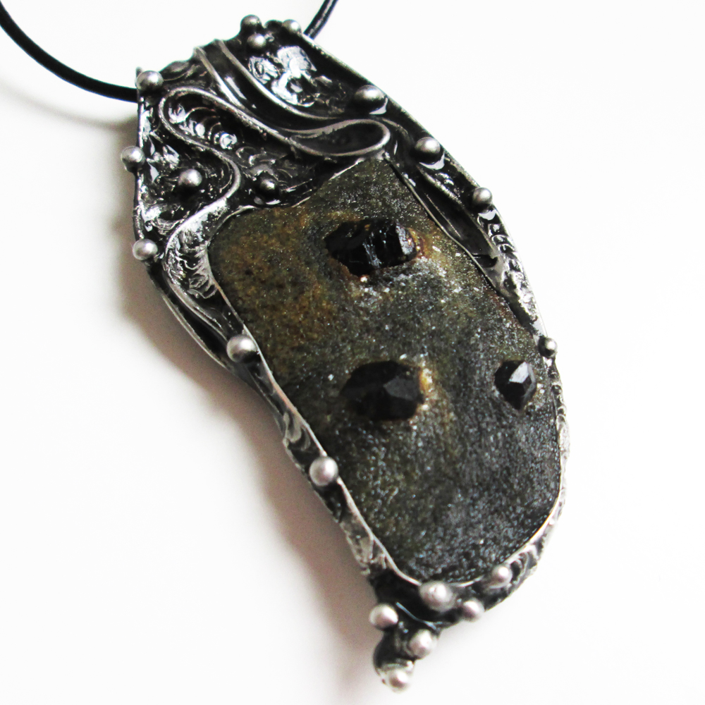 Granátové krystaly