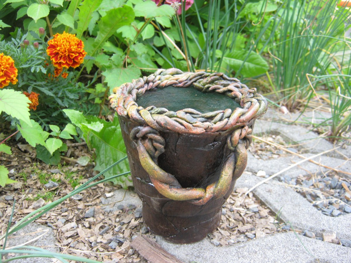 obal na květináč s klepadlem nebo váza