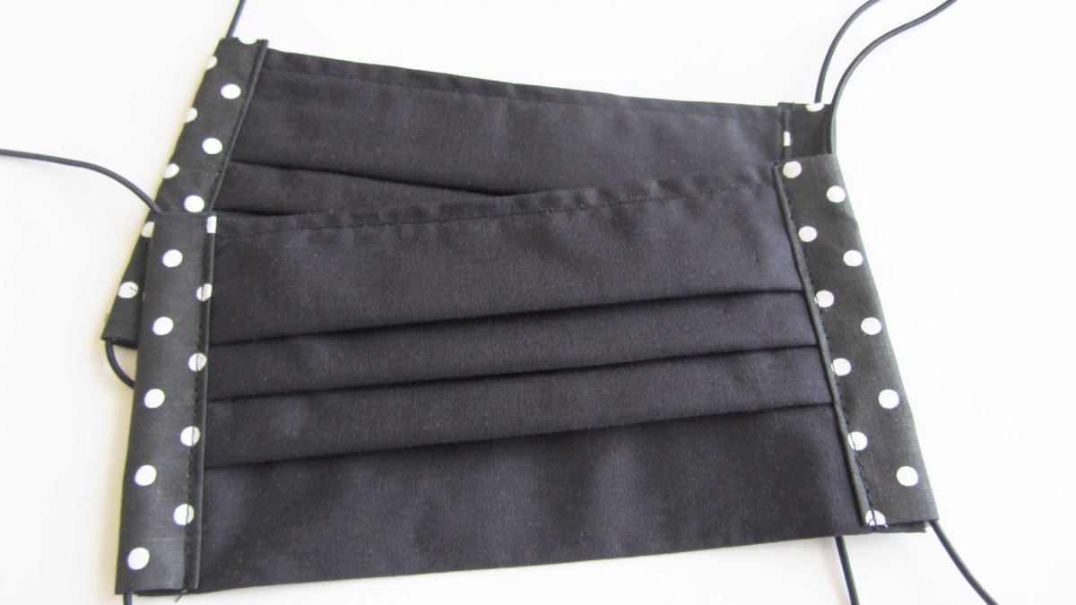 Rouška - Černá lemovaná puntíky