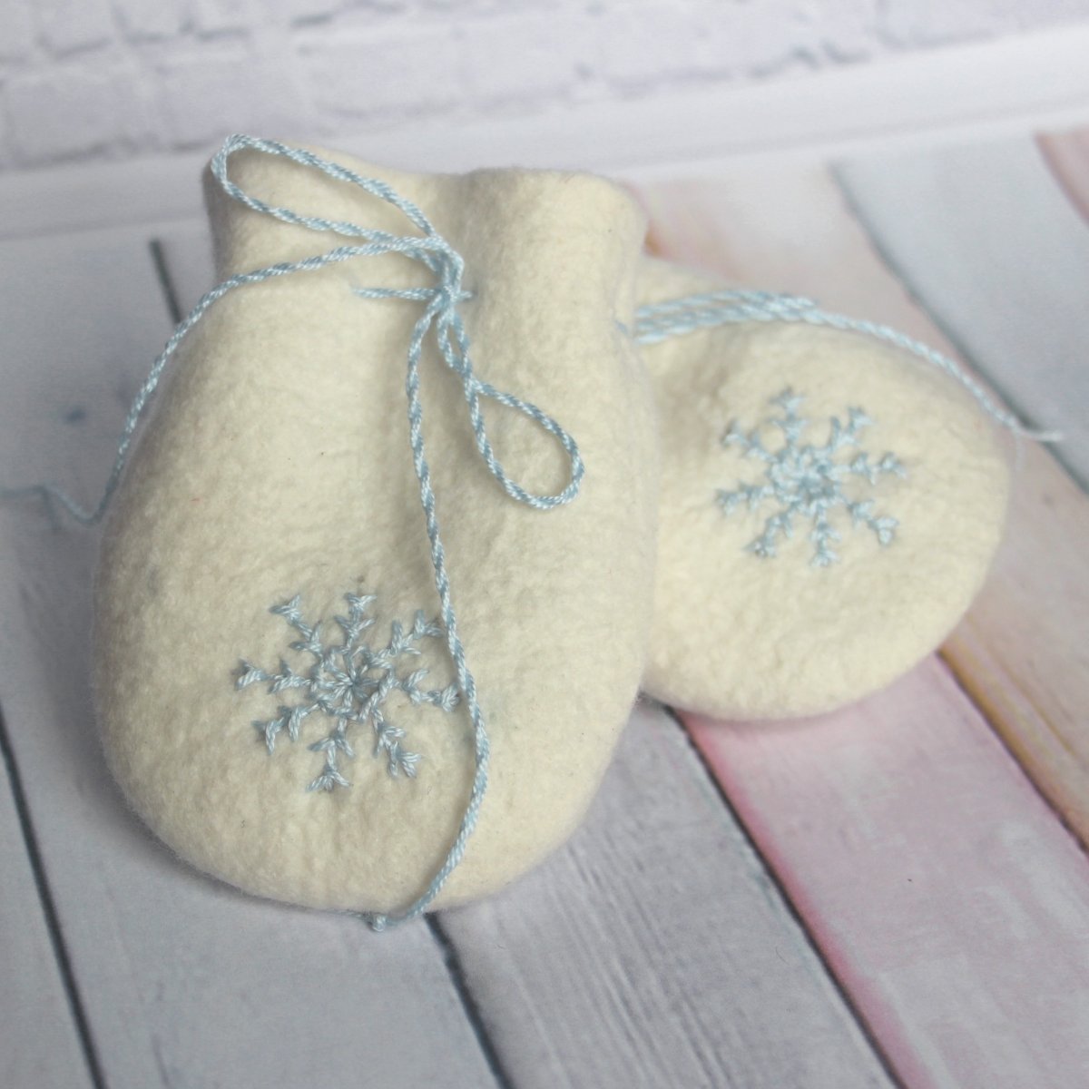 Dětské rukavičky - bleděmodrá vločka