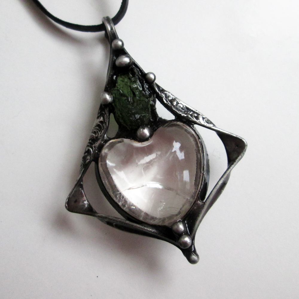 Křišťálové srdce s vltavínem