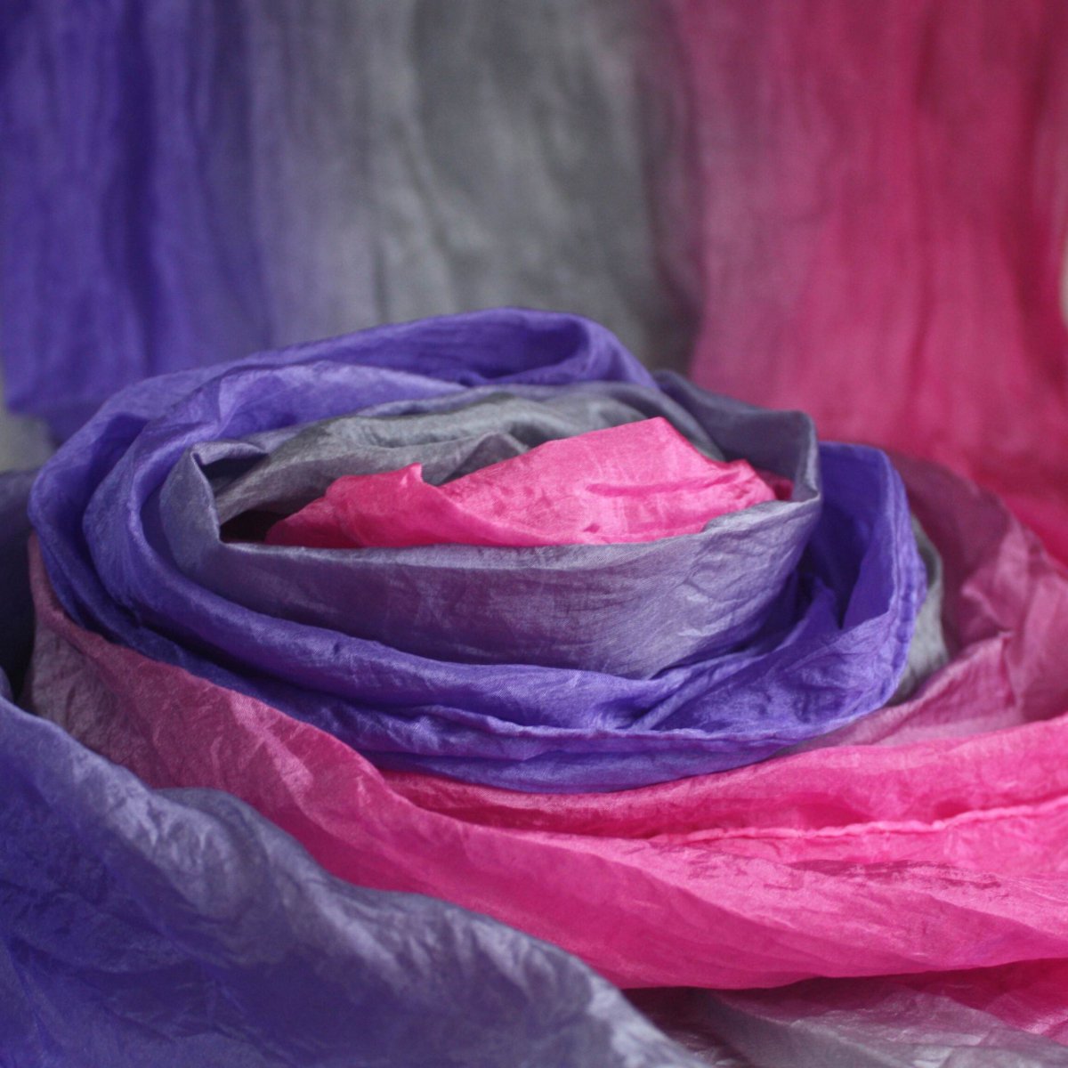 hedvábná šála růžovo-šedo-fialová